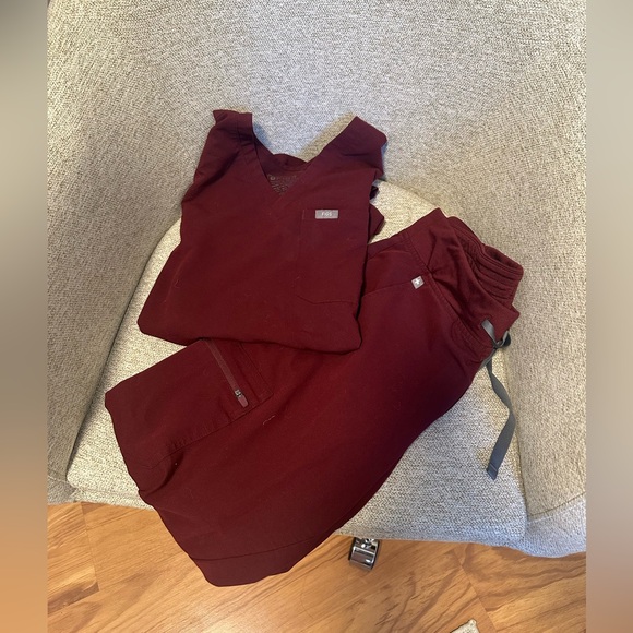 Figs Pants - Women's Burgundy Figs Set Jogger bottoms